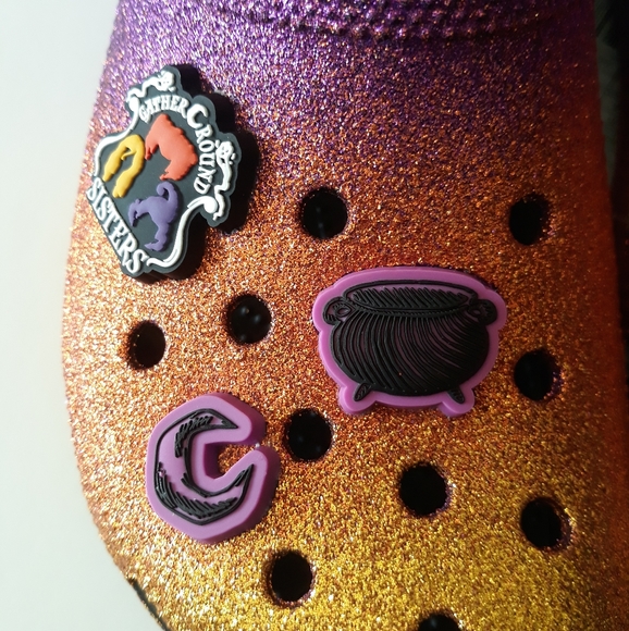 (New) Hocus Pocus Disney Crocs (W7/M5) - Picture 6 of 11